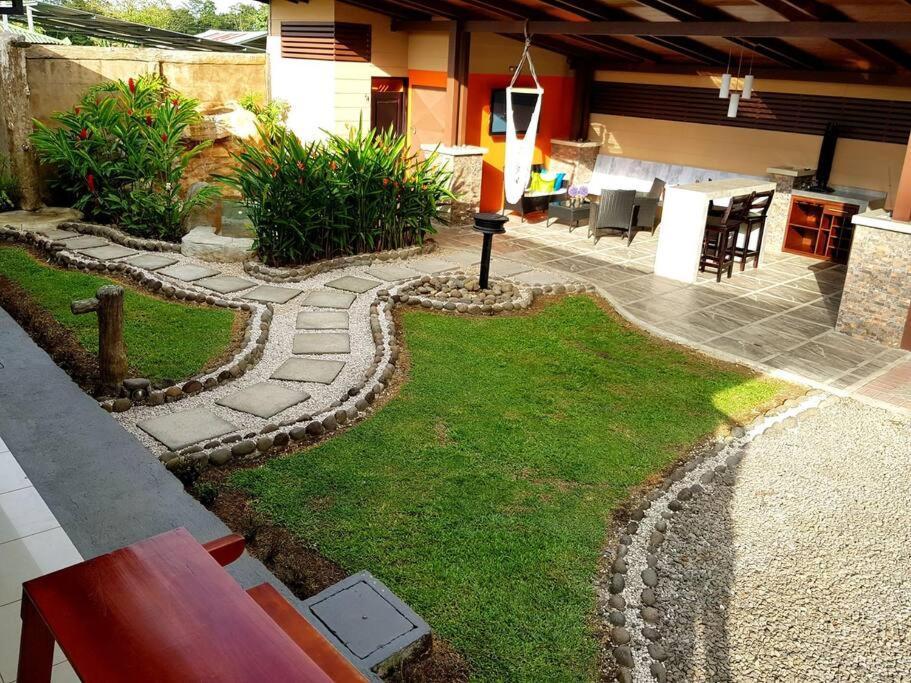Elegant Villa In La Fortuna With Spacious Backyard Plus Very Private Pool & Parking Esterno foto