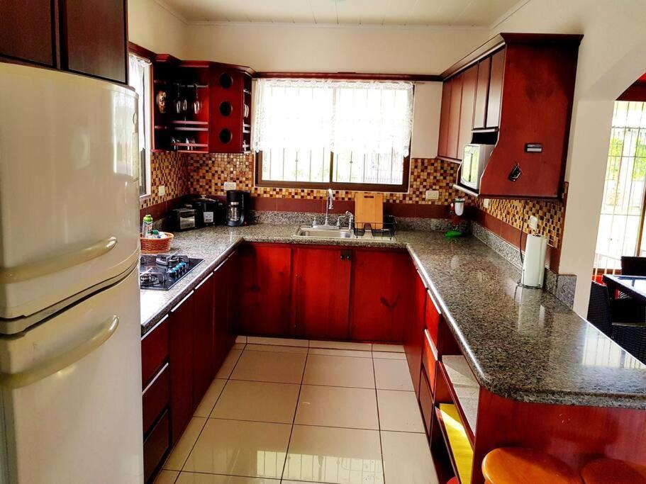 Elegant Villa In La Fortuna With Spacious Backyard Plus Very Private Pool & Parking Esterno foto