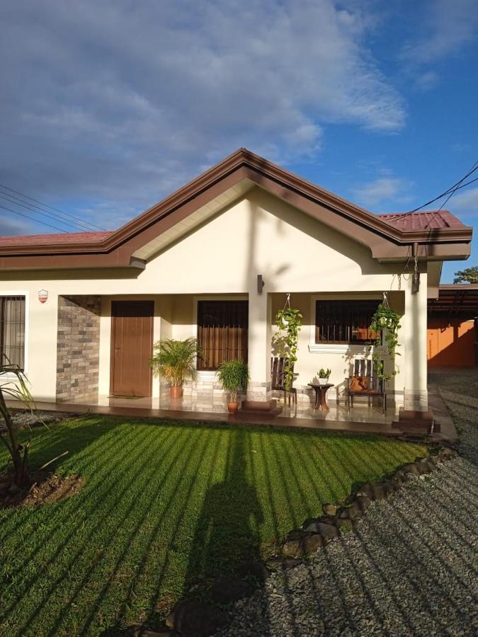 Elegant Villa In La Fortuna With Spacious Backyard Plus Very Private Pool & Parking Esterno foto