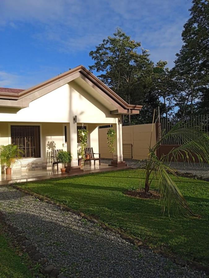 Elegant Villa In La Fortuna With Spacious Backyard Plus Very Private Pool & Parking Esterno foto