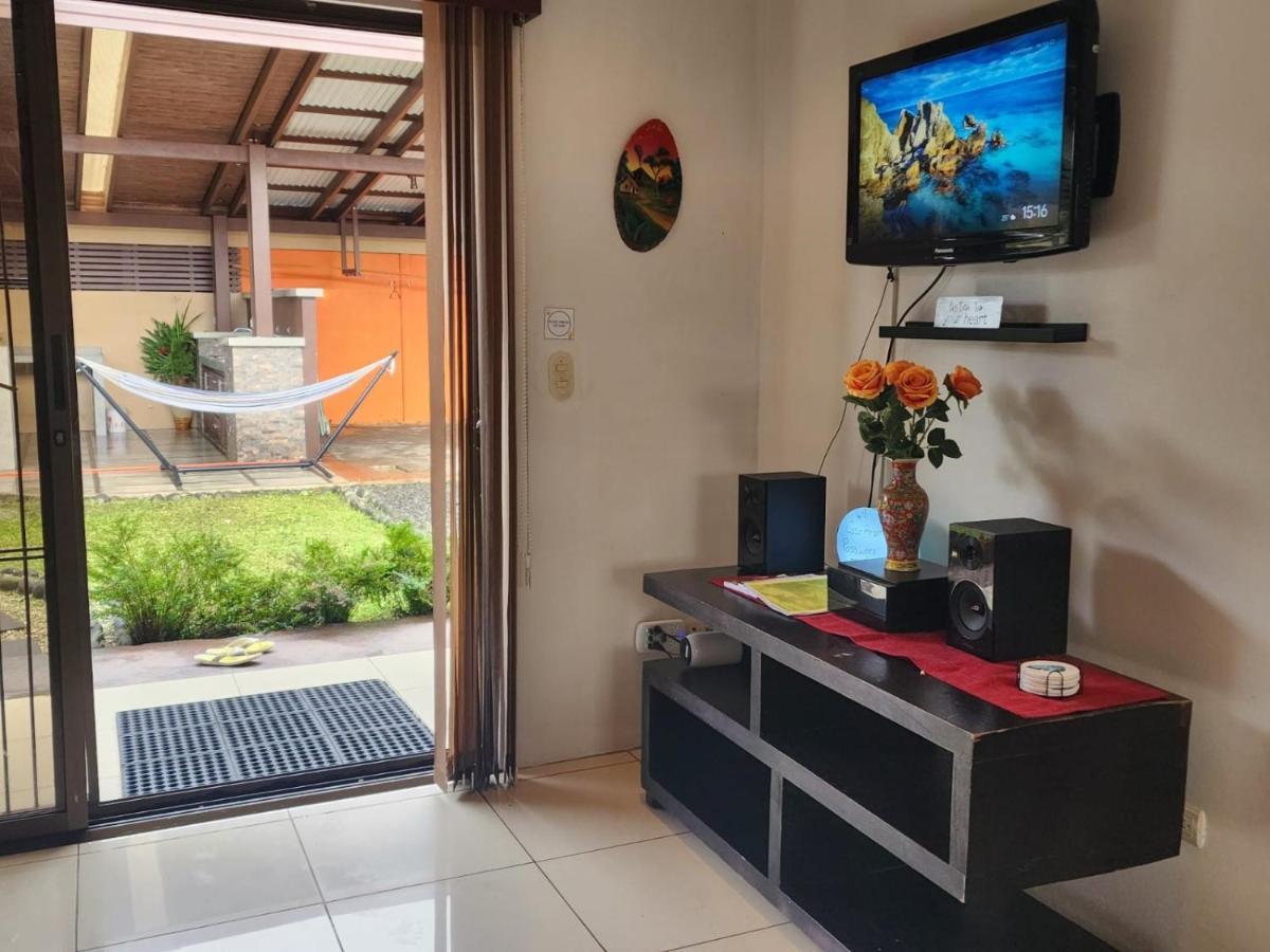 Elegant Villa In La Fortuna With Spacious Backyard Plus Very Private Pool & Parking Esterno foto
